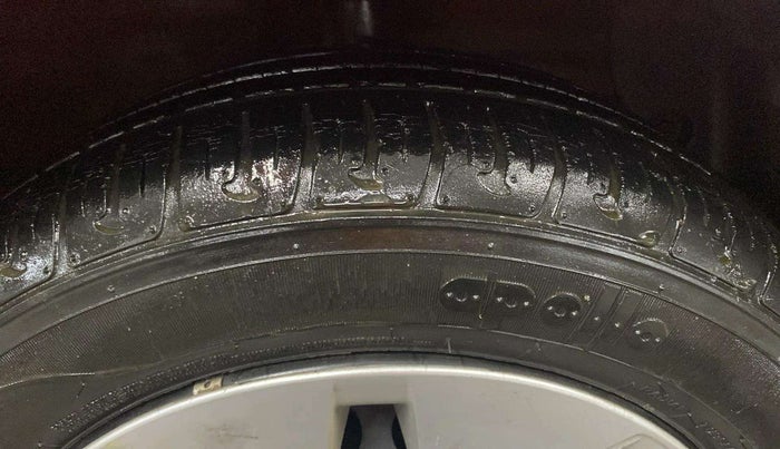 2016 Hyundai Xcent S 1.2, Petrol, Manual, 14,846 km, Right Front Tyre Tread