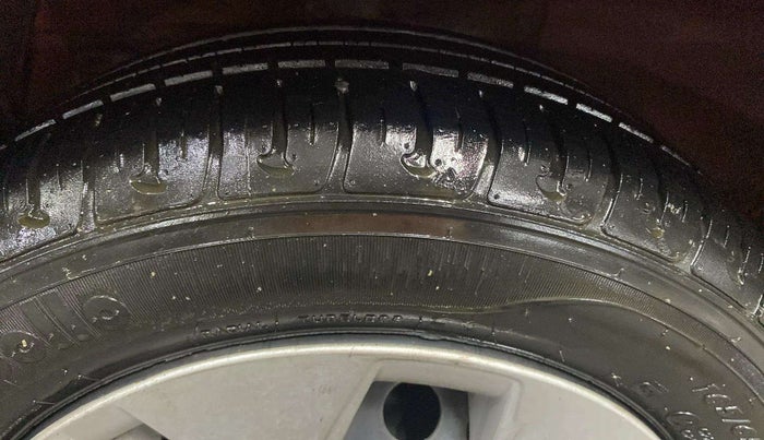 2016 Hyundai Xcent S 1.2, Petrol, Manual, 14,846 km, Right Rear Tyre Tread
