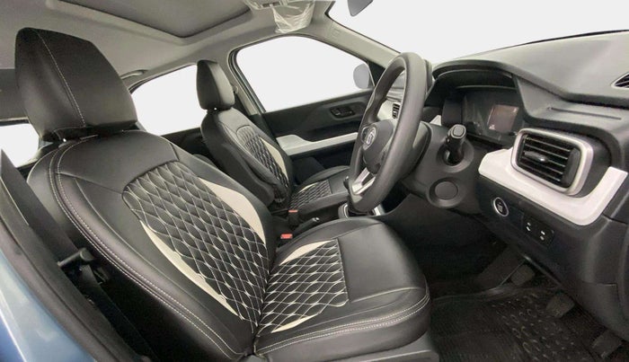 2023 Tata PUNCH ACCOMPLISHED SUNROOF MT, Petrol, Manual, 6,512 km, Right Side Front Door Cabin