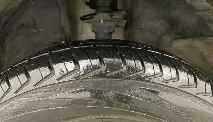 2019 Renault Kwid RXT 1.0 (O), Petrol, Manual, 28,294 km, Left Front Tyre Tread