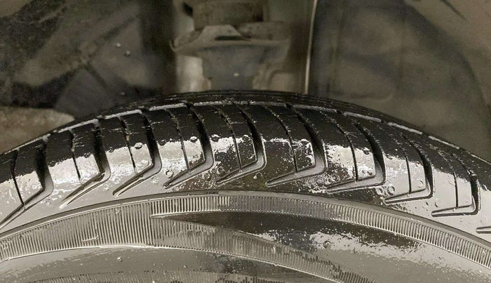 2019 Renault Kwid RXT 1.0 (O), Petrol, Manual, 28,294 km, Right Front Tyre Tread