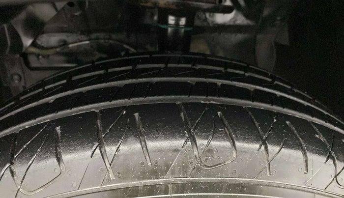 2017 Maruti Vitara Brezza VDI (O), Diesel, Manual, 51,454 km, Left Front Tyre Tread