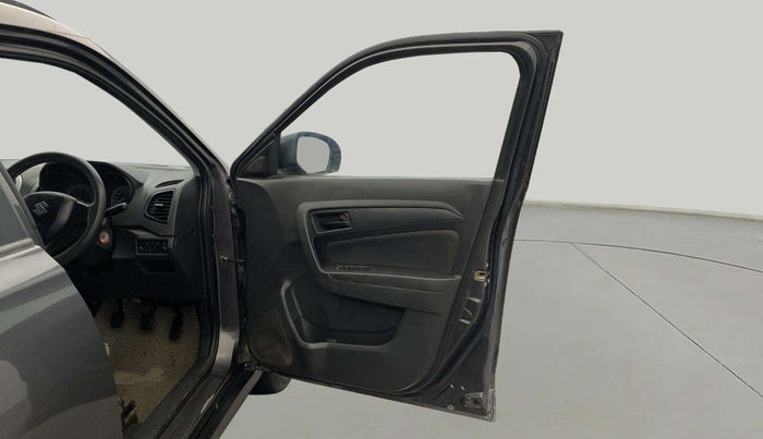 2017 Maruti Vitara Brezza VDI (O), Diesel, Manual, 51,454 km, RHS Front Door
