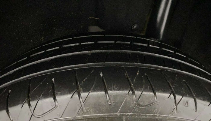 2017 Maruti Vitara Brezza VDI (O), Diesel, Manual, 51,454 km, Left Rear Tyre Tread