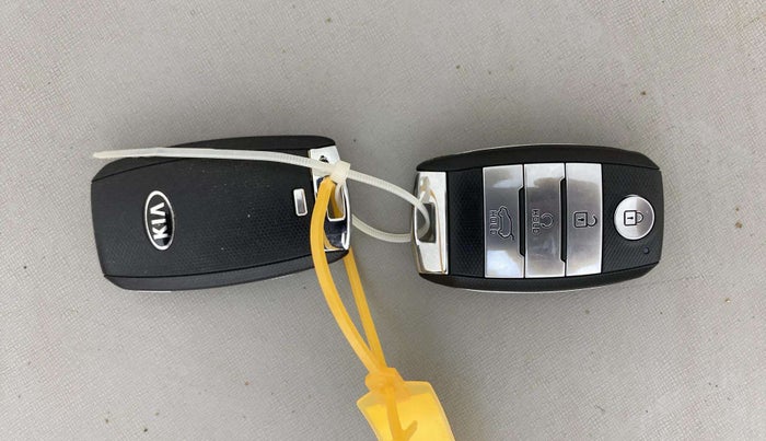 2021 KIA SONET HTX 1.0 IMT, Petrol, Manual, 43,749 km, Key Close Up