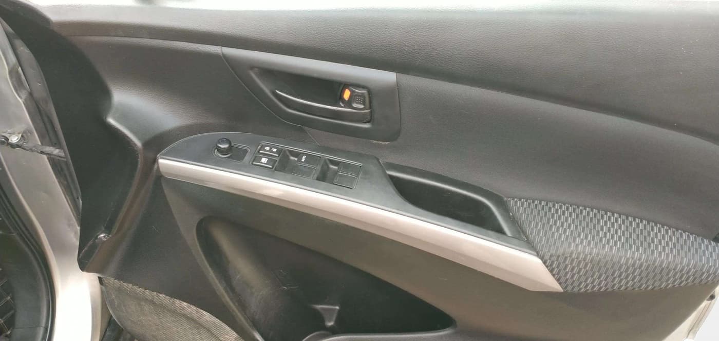 2018 Maruti S Cross SIGMA 1.3, Diesel, Manual, 44,345 km, Driver Side Door Panels Control