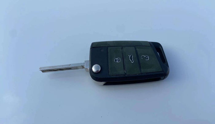 2022 Skoda SLAVIA STYLE 1.0L TSI MT, Petrol, Manual, 85,039 km, Key Close Up