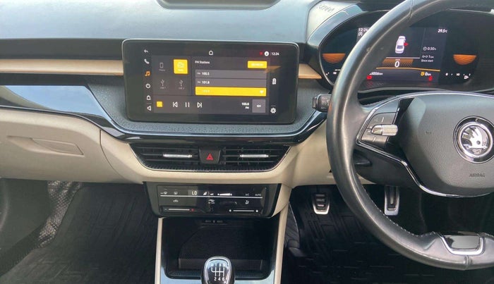 2022 Skoda SLAVIA STYLE 1.0L TSI MT, Petrol, Manual, 85,039 km, Air Conditioner