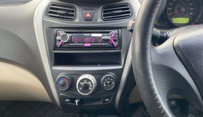 2015 Hyundai Eon ERA +, Petrol, Manual, 69,900 km, Infotainment system - Rear speakers missing / not working