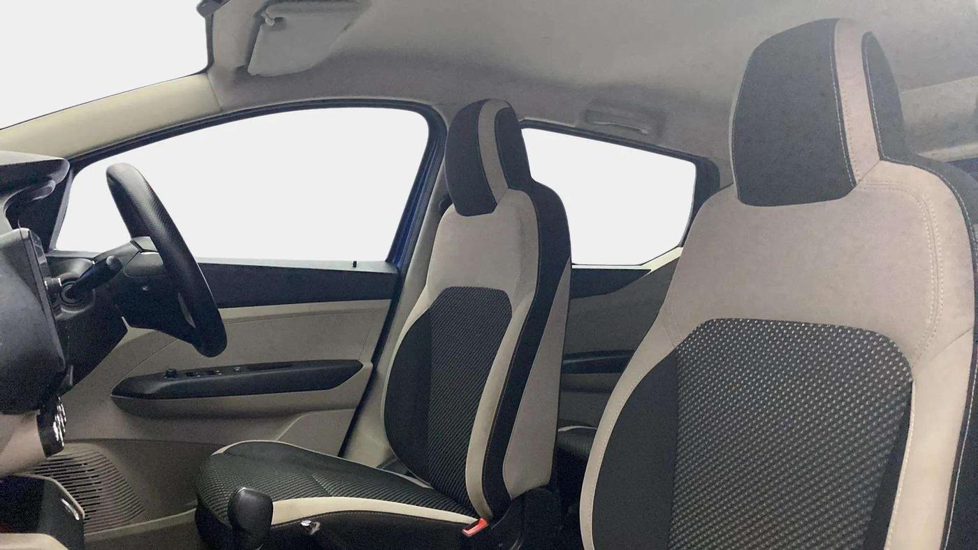 2022 Renault TRIBER RXZ AMT, Petrol, Automatic, 40,266 km, Right Side Front Door Cabin
