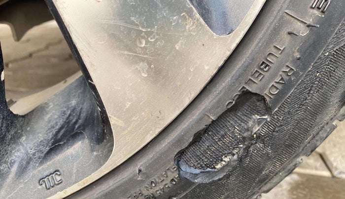 2020 Maruti Baleno ZETA PETROL 1.2, Petrol, Manual, 55,324 km, Left front tyre - Minor crack