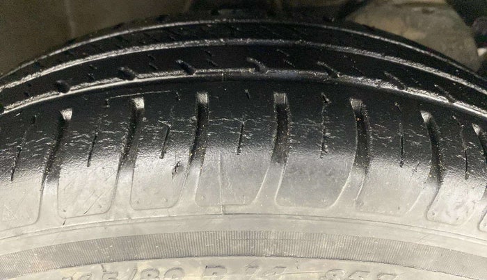 2018 Maruti Dzire VXI, Petrol, Manual, 27,685 km, Right Front Tyre Tread