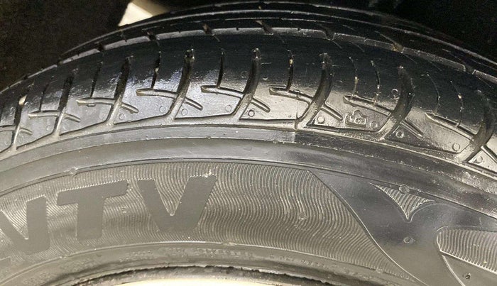 2017 Maruti Baleno DELTA PETROL 1.2, Petrol, Manual, 29,763 km, Left Front Tyre Tread
