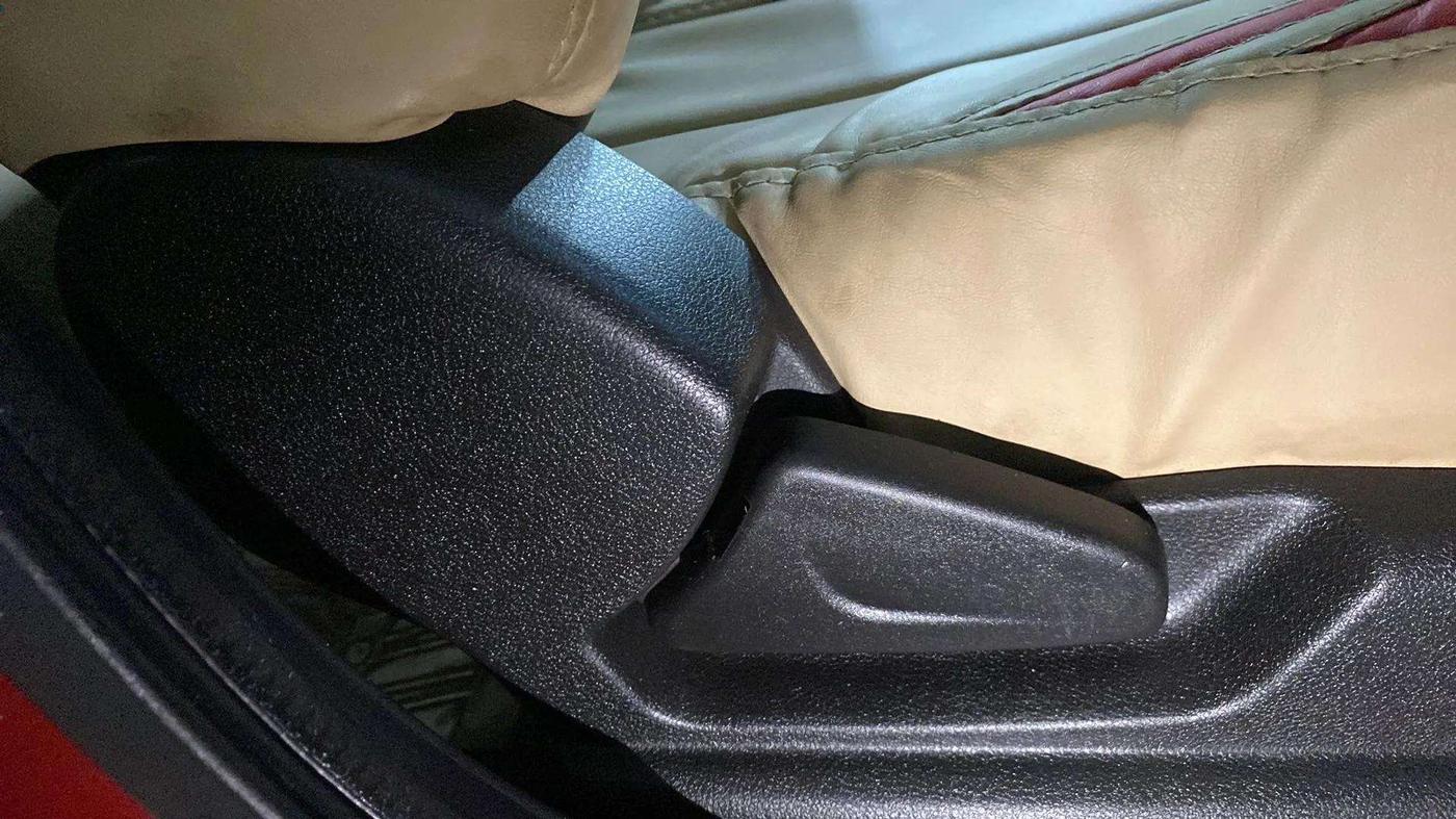 2023 Renault Kwid RXT 1.0, Petrol, Manual, 6,861 km, Driver Side Adjustment Panel