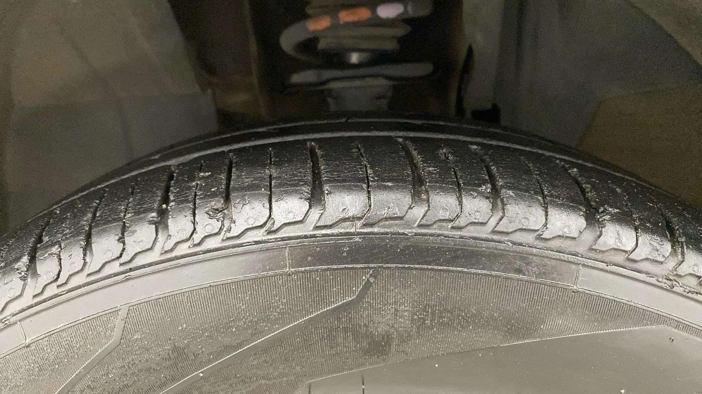 2019 Renault TRIBER RXZ, Petrol, Manual, 25,102 km, Left Front Tyre Tread