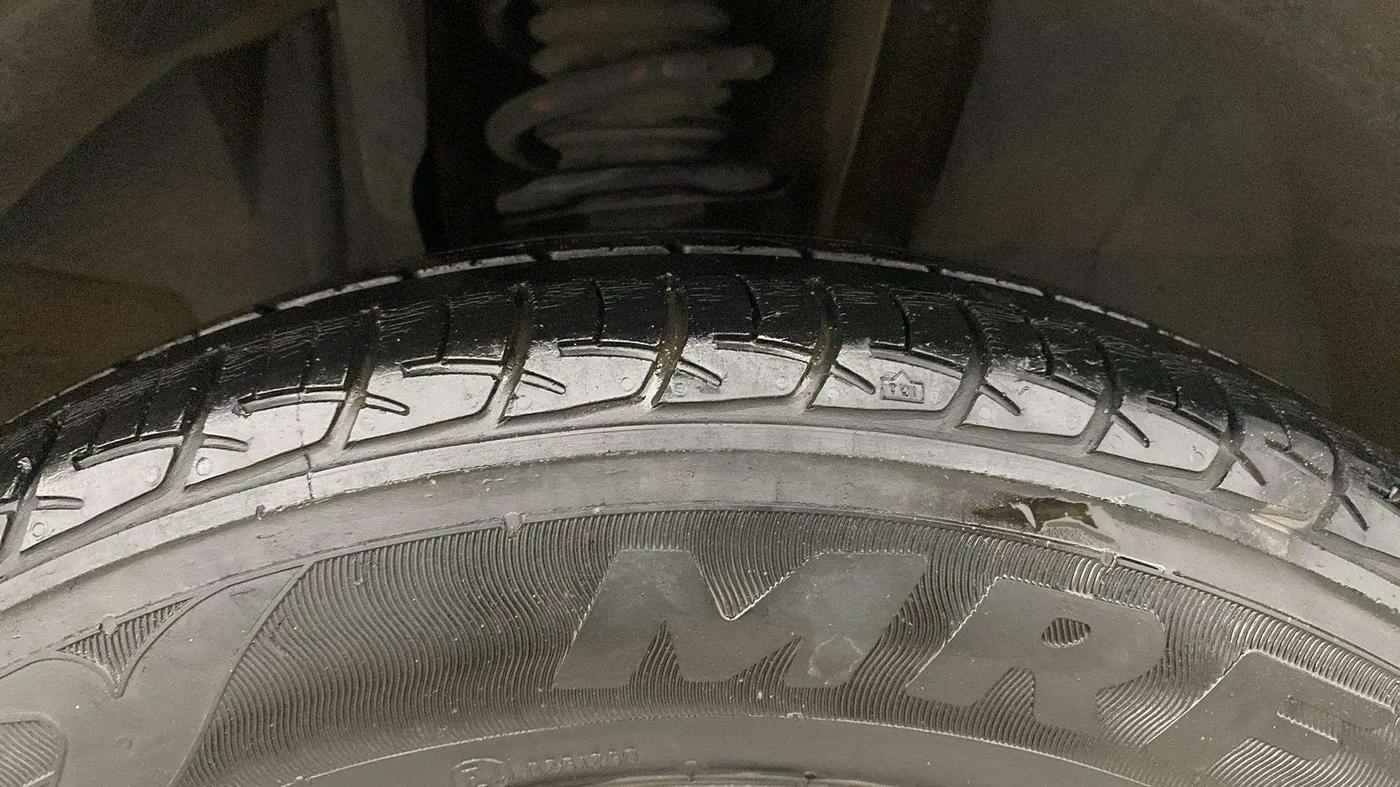 2019 Renault TRIBER RXZ, Petrol, Manual, 25,102 km, Right Front Tyre Tread