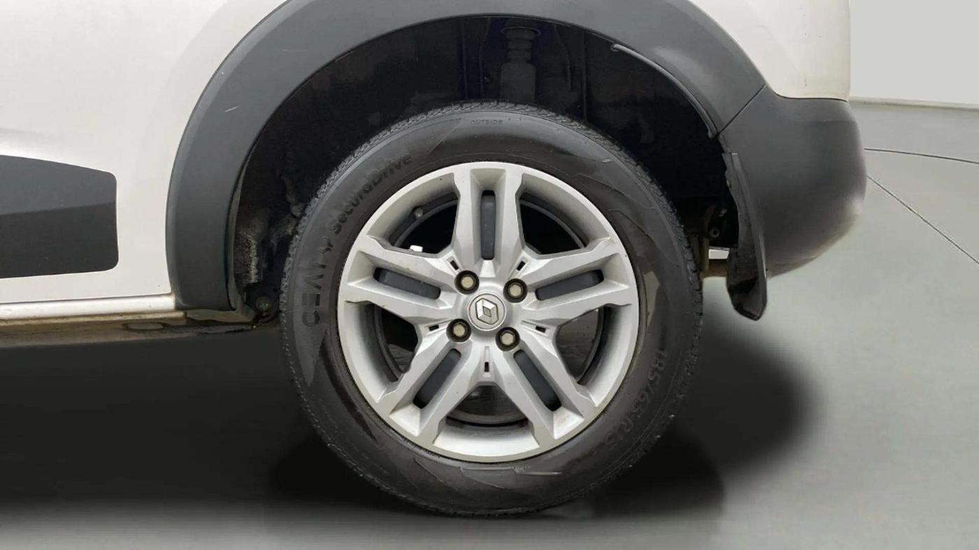 2019 Renault TRIBER RXZ, Petrol, Manual, 25,102 km, Left Rear Wheel