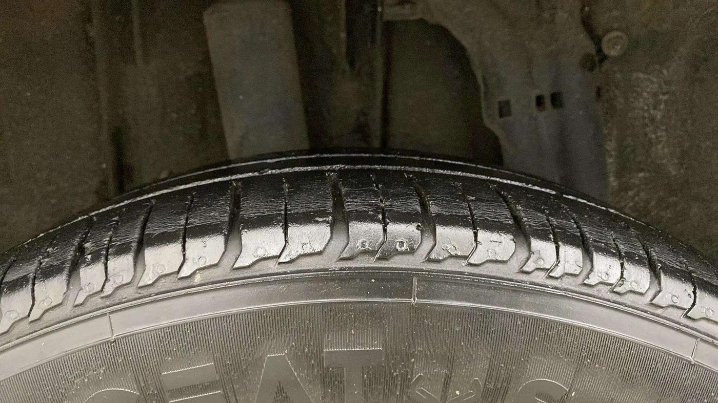 2019 Renault TRIBER RXZ, Petrol, Manual, 25,102 km, Right Rear Tyre Tread