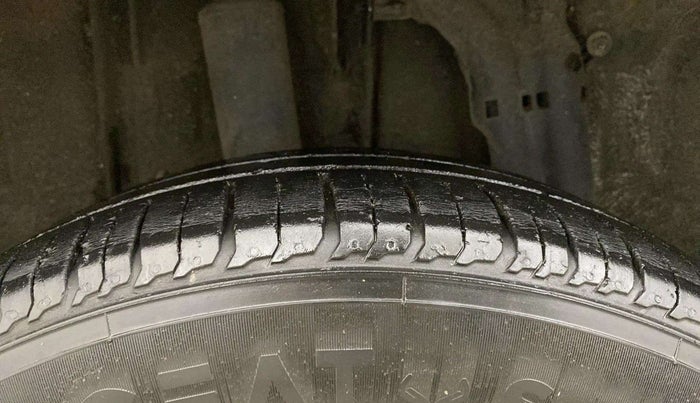 2019 Renault TRIBER RXZ, Petrol, Manual, 25,102 km, Right Rear Tyre Tread