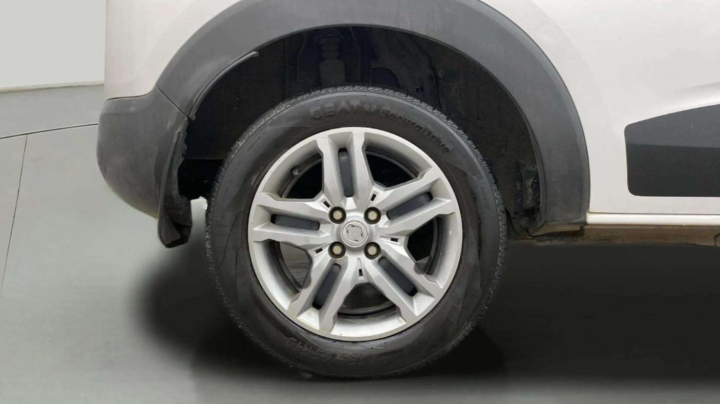 2019 Renault TRIBER RXZ, Petrol, Manual, 25,102 km, Right Rear Wheel