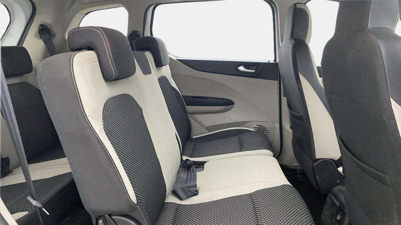 2019 Renault TRIBER RXZ, Petrol, Manual, 25,102 km, Right Side Rear Door Cabin