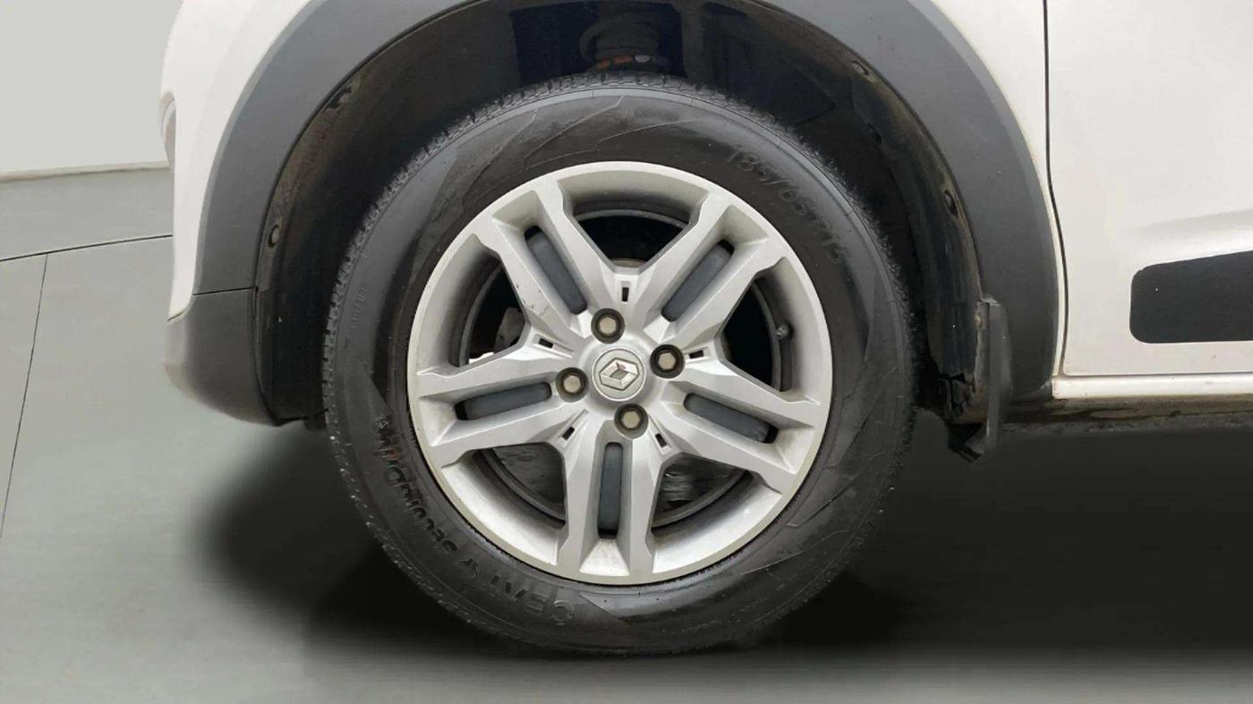 2019 Renault TRIBER RXZ, Petrol, Manual, 25,102 km, Left Front Wheel