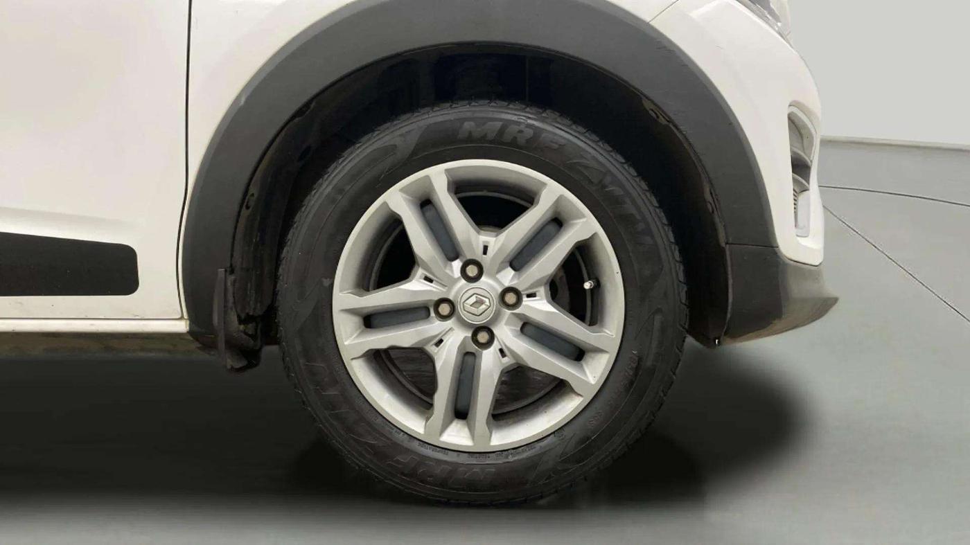 2019 Renault TRIBER RXZ, Petrol, Manual, 25,102 km, Right Front Wheel