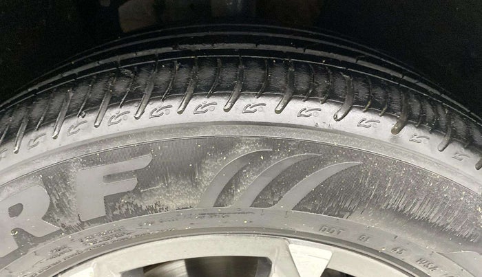 2022 Mahindra XUV700 AX 7 LUXURY P AT 7 STR, Petrol, Automatic, 65,848 km, Right Front Tyre Tread