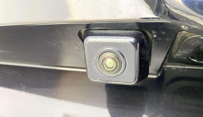 2022 Mahindra XUV700 AX 7 LUXURY P AT 7 STR, Petrol, Automatic, 65,848 km, Parking Camera