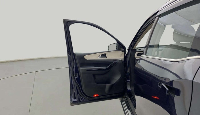 2022 Mahindra XUV700 AX 7 LUXURY P AT 7 STR, Petrol, Automatic, 65,848 km, LHS Front Door