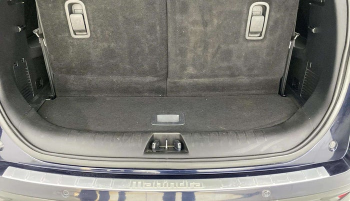 2022 Mahindra XUV700 AX 7 LUXURY P AT 7 STR, Petrol, Automatic, 65,848 km, Boot Inside