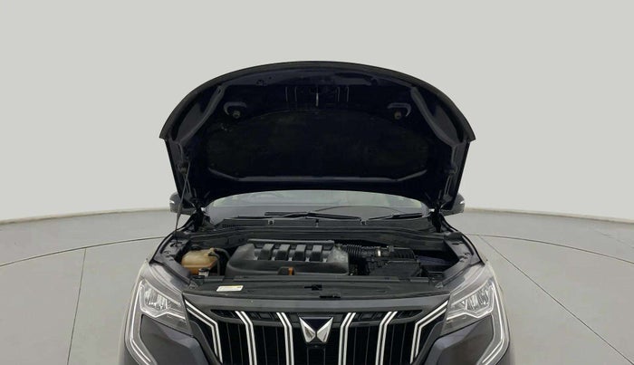 2022 Mahindra XUV700 AX 7 LUXURY P AT 7 STR, Petrol, Automatic, 65,848 km, Open Bonet