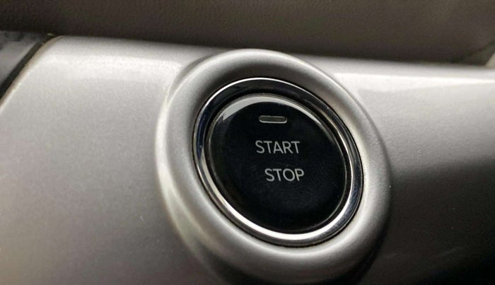 2022 Mahindra XUV700 AX 7 LUXURY P AT 7 STR, Petrol, Automatic, 65,848 km, Keyless Start/ Stop Button