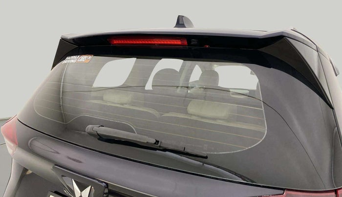 2022 Mahindra XUV700 AX 7 LUXURY P AT 7 STR, Petrol, Automatic, 65,848 km, Rear Wiper