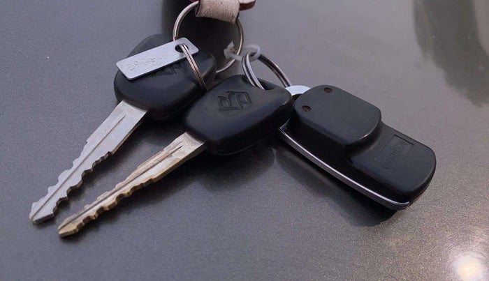 2018 Maruti Swift LXI, Petrol, Manual, 74,961 km, Key Close Up