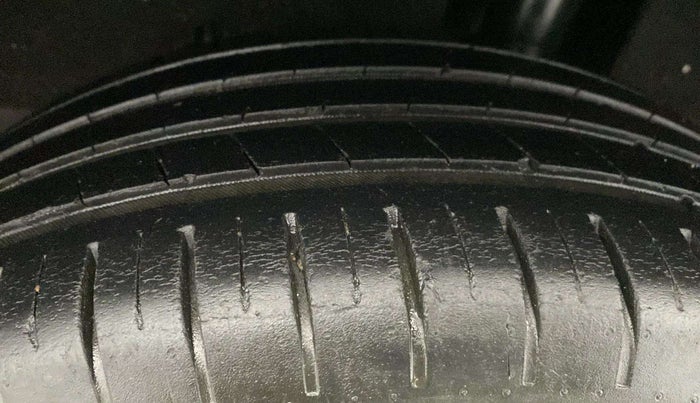 2020 Maruti Baleno ALPHA PETROL 1.2, Petrol, Manual, 50,900 km, Right Rear Tyre Tread