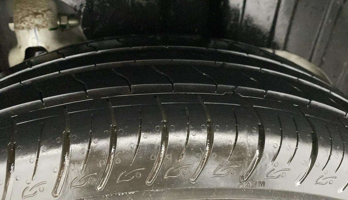 2022 Mahindra XUV300 W6 1.2 PETROL AMT, Petrol, Automatic, 7,907 km, Left Rear Tyre Tread