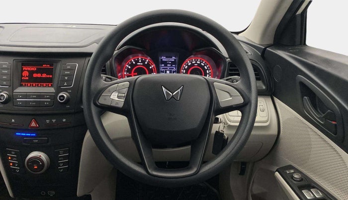 2022 Mahindra XUV300 W6 1.2 PETROL AMT, Petrol, Automatic, 7,907 km, Steering Wheel Close Up