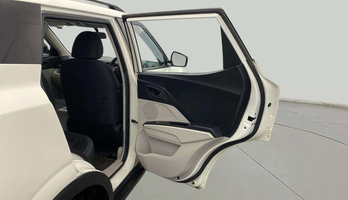 2022 Mahindra XUV300 W6 1.2 PETROL AMT, Petrol, Automatic, 7,907 km, RHS Rear Door