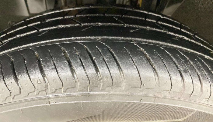 2022 Nissan MAGNITE XV DUAL TONE, Petrol, Manual, 15,063 km, Left Front Tyre Tread