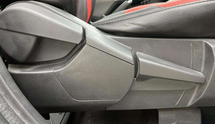 2022 Nissan MAGNITE XV DUAL TONE, Petrol, Manual, 15,063 km, Driver Side Adjustment Panel