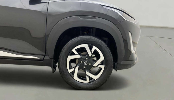 2024 Nissan MAGNITE XV AMT, Petrol, Automatic, 10,596 km, Right Front Wheel