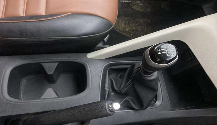 2022 Nissan MAGNITE XE, Petrol, Manual, 17,731 km, Gear Lever