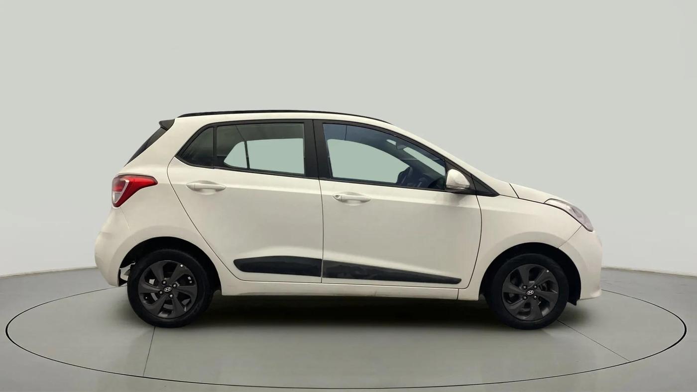 2018 Hyundai Grand i10 SPORTZ 1.2 KAPPA VTVT DUAL TONE, Petrol, Manual, 27,178 km, Right Side View
