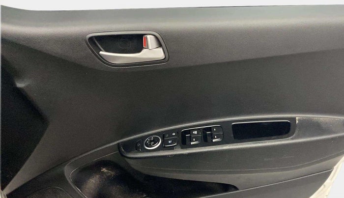 2018 Hyundai Grand i10 SPORTZ 1.2 KAPPA VTVT DUAL TONE, Petrol, Manual, 26,938 km, Driver Side Door Panels Control