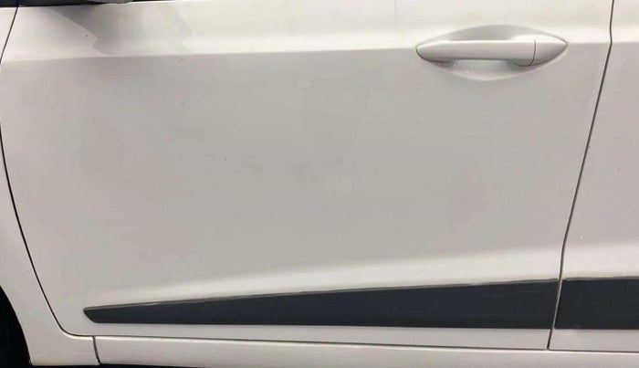 2018 Hyundai Grand i10 SPORTZ 1.2 KAPPA VTVT DUAL TONE, Petrol, Manual, 26,938 km, Front passenger door - Minor scratches