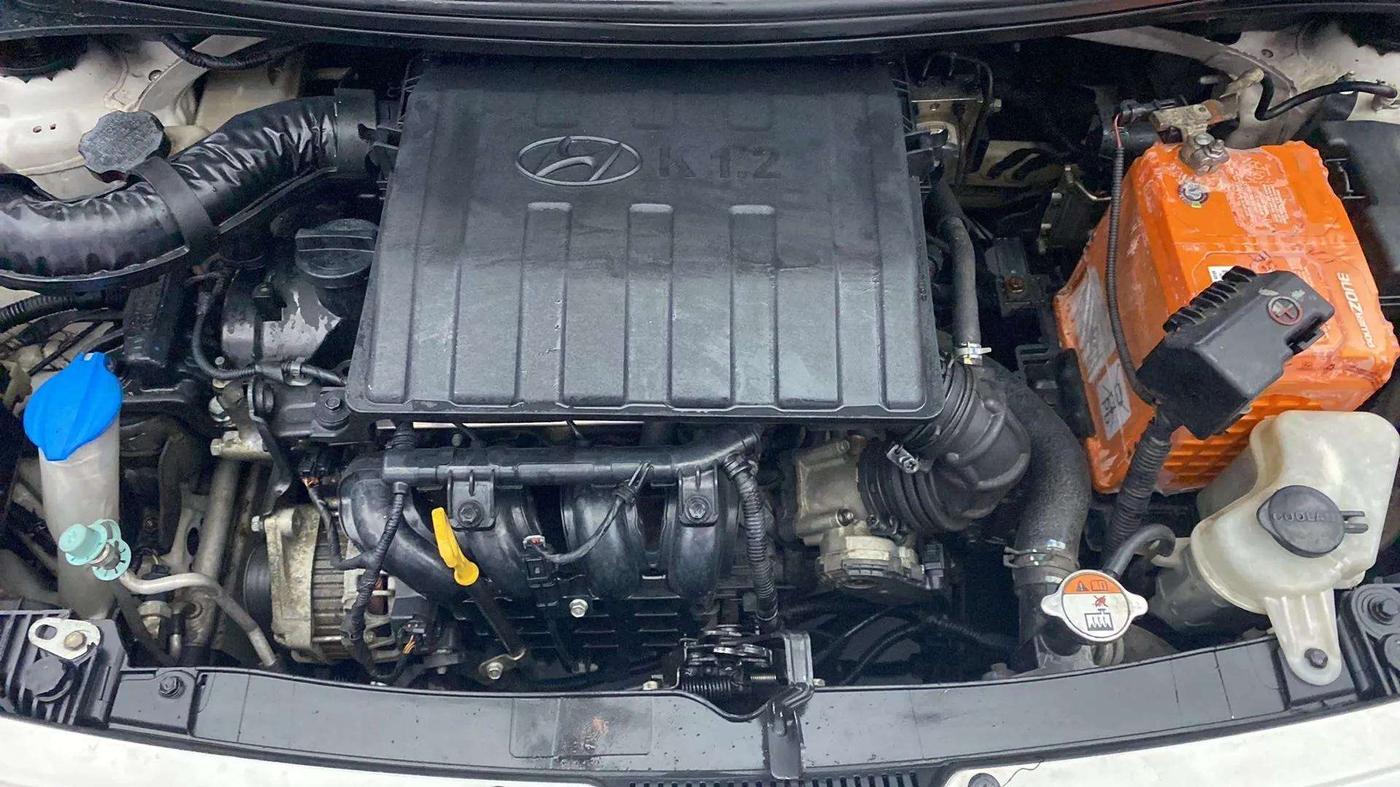 2018 Hyundai Grand i10 SPORTZ 1.2 KAPPA VTVT DUAL TONE, Petrol, Manual, 27,178 km, Open Bonet