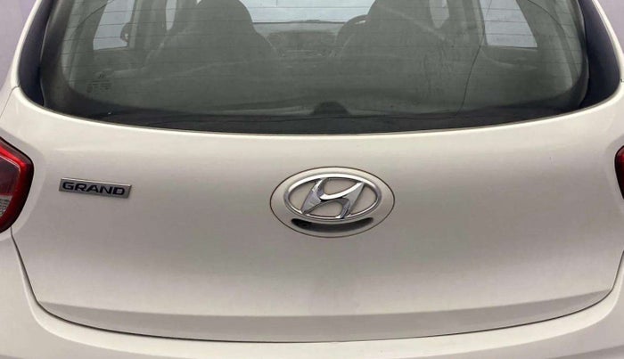 2018 Hyundai Grand i10 SPORTZ 1.2 KAPPA VTVT DUAL TONE, Petrol, Manual, 26,938 km, Dicky (Boot door) - Slightly dented