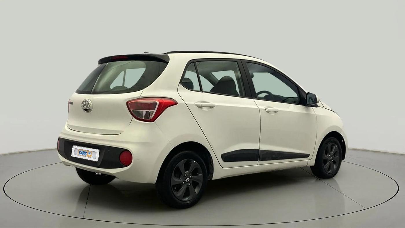 2018 Hyundai Grand i10 SPORTZ 1.2 KAPPA VTVT DUAL TONE, Petrol, Manual, 27,178 km, Right Back Diagonal