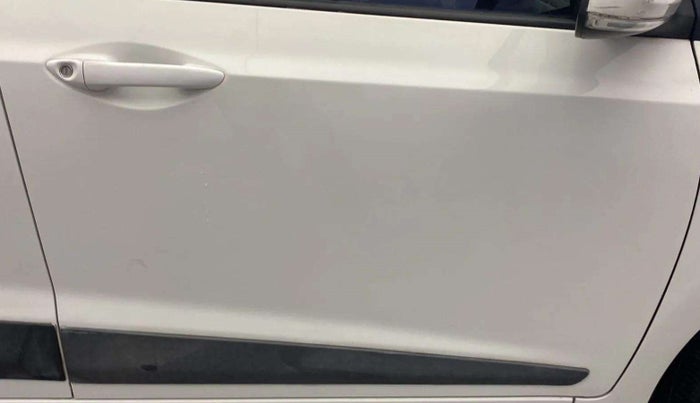 2018 Hyundai Grand i10 SPORTZ 1.2 KAPPA VTVT DUAL TONE, Petrol, Manual, 26,938 km, Driver-side door - Minor scratches